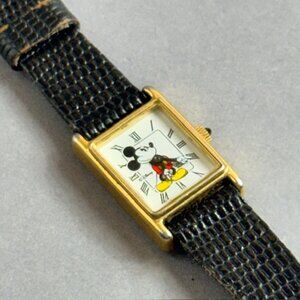 Vintage Walt Disney Watch Disneyland Wristwatch Mickey Mouse Rectangle Clock